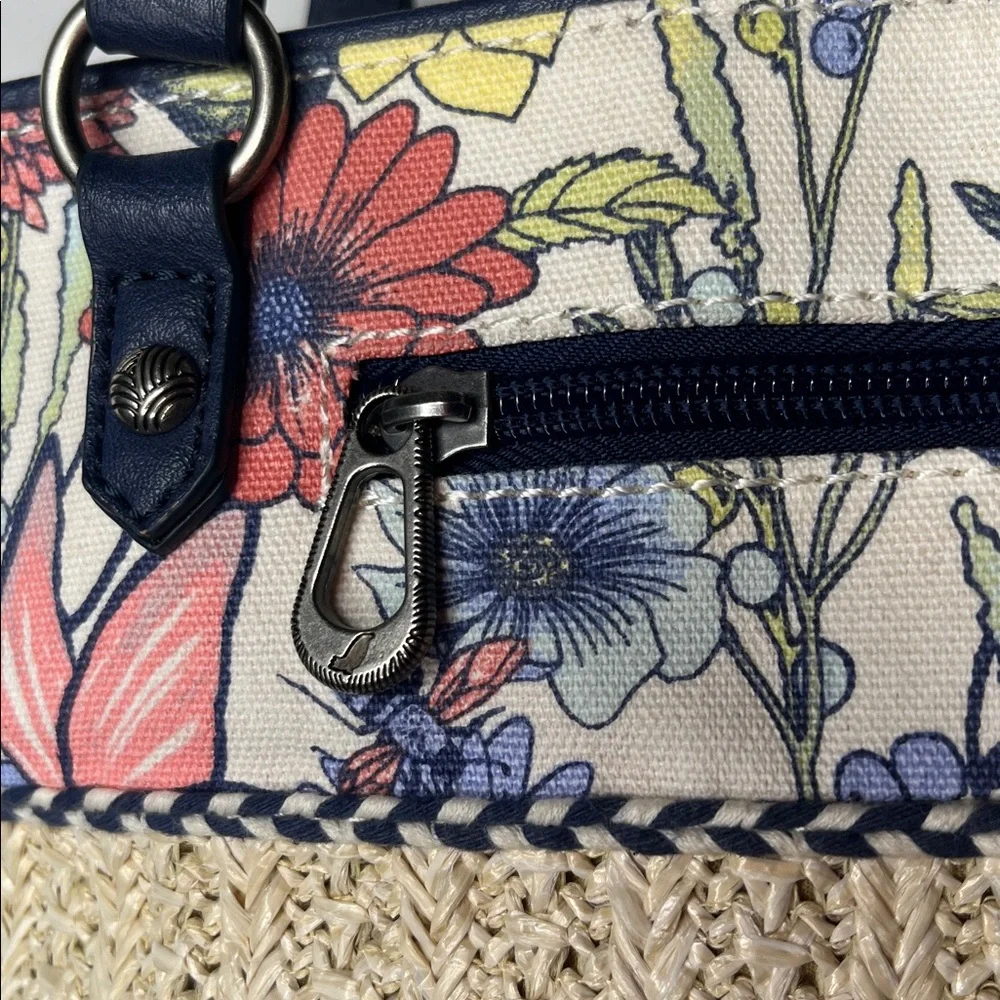 Sakroots Spring Bag with Charms excellent condition floral butterfly Pattern - Picture 6 of 13